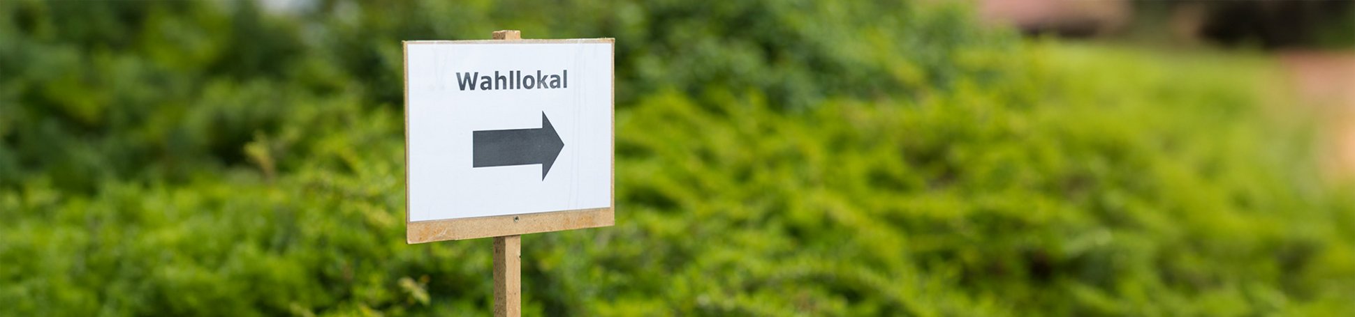 Hinweisschild Wahllokal 