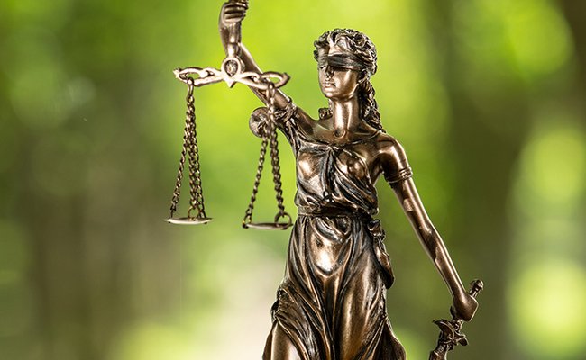 Statue für Gesetze und Rechte