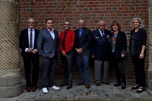 Gemeinsames Foto der Bürgerpreisträgerinnen und -preisträger 2020 mit dem Bürgermeister 