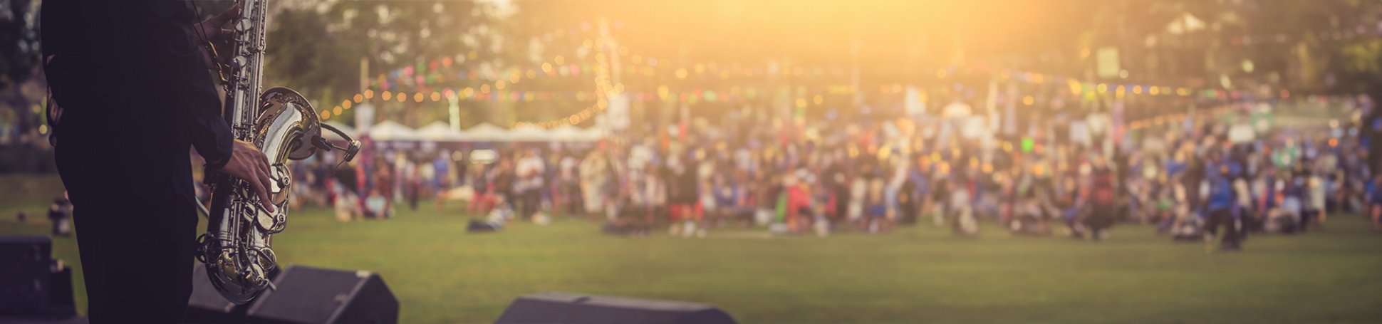 Jazzmusiker spielt Konzert im Freien