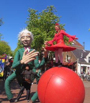 Große Puppen in einer Parade