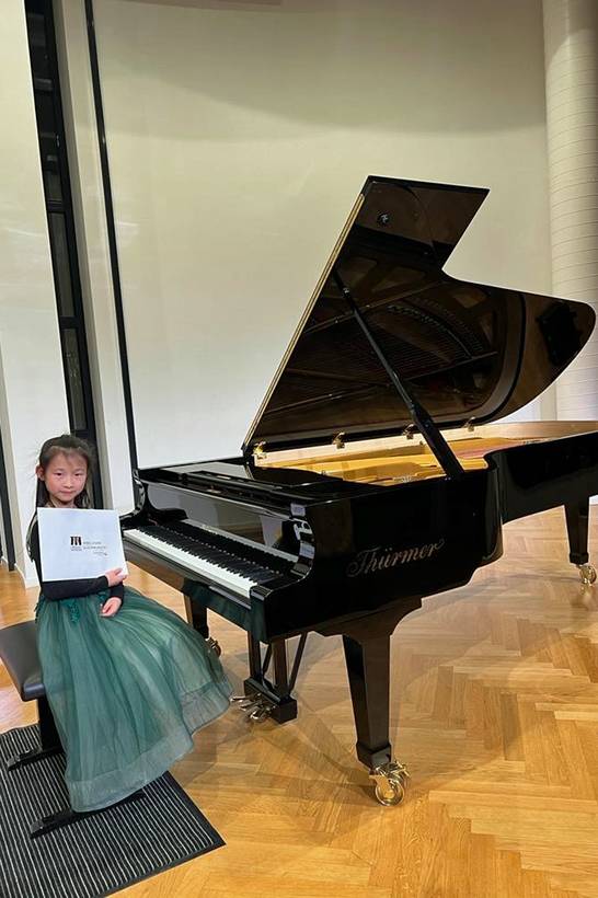Zijin Jiang erzielte für ihr Wertungsspiel in der Altersgruppe I einen ersten Preis im Thürmer-Klavierwettbewerb in Bochum (Foto: Kristina Hoxhaj).