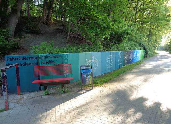 Die Fahrradtour führt vom Besucherzentrum Hoheward über den Aktiv-Linear-Park, Recklinghausen-Hochlarmark und die Allee des Wandels nach Herten-Langenbochum. Dann verläuft sie weiter über die Allee des Wandels nach Westerholt über die Bauernschaft Ebbelich und den Schlosspark wieder zurück zum Besucherzentrum.