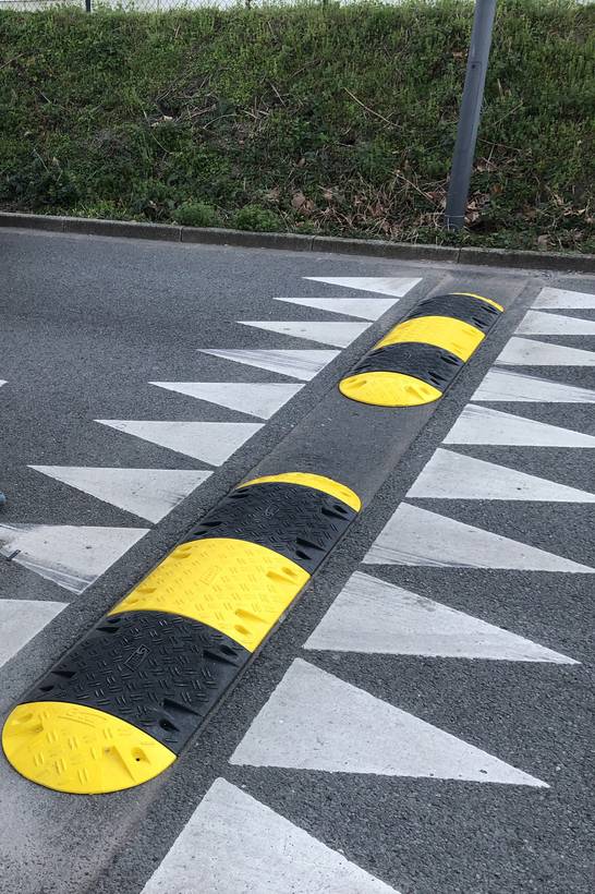 Die sogenannten Fahrbahnschwellen wurden auf dem ehemaligen Zechengelände Ewald aufgebracht.