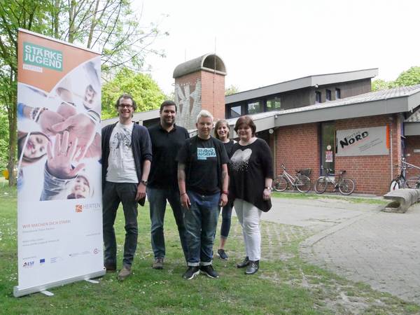 (v.l.n.r.) Jörg Stein, David Röttger, Simone Kassar, Carina Manthei und Christine Schröder betreuen Jugendliche und geben ihnen Unterstützung.