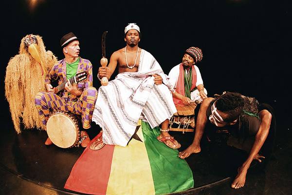 Die deutsch-ghanaische Gruppe Adesa zeigt ein ausgefallenes musikalisches Programm. 