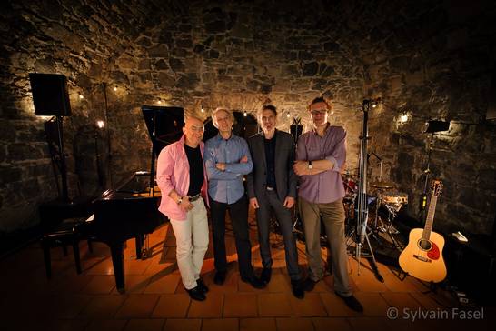 Paul Millns ist ein Muss für alle Liebhaber des Blues und Souls. Der Brite kommt mit seiner Band ins Glashaus.