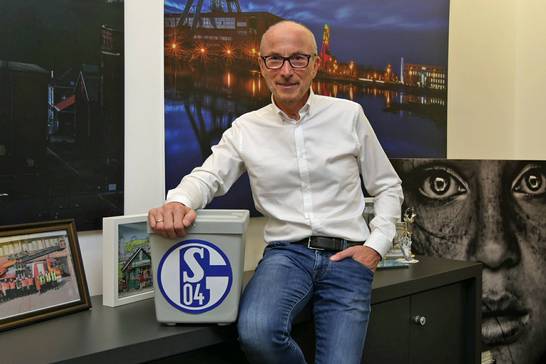 Bürgermeister Fred Toplak verlost wieder ein privates Schalke-Ticket.