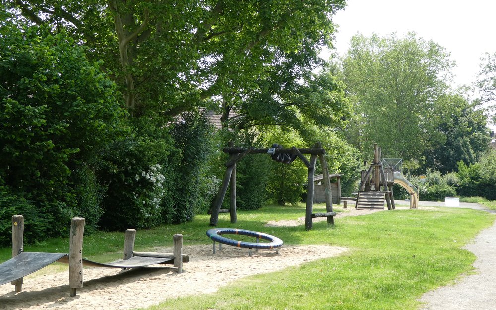 Spielplatzsprechstunde auf dem Spielplatz Heinrich-Lersch-Straße