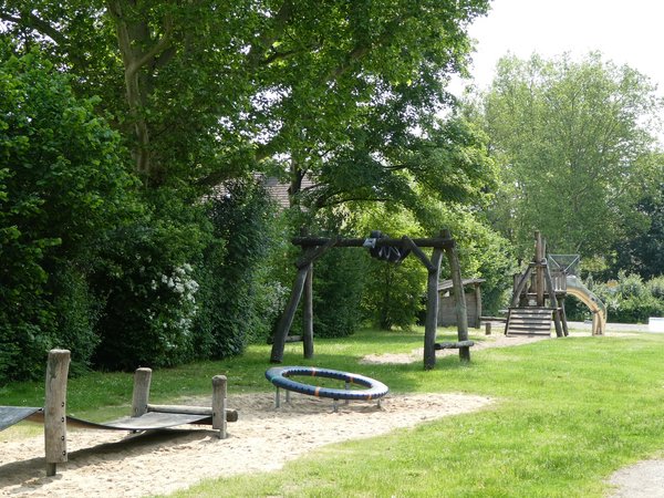 Spielplatzsprechstunde auf dem Spielplatz Heinrich-Lersch-Straße