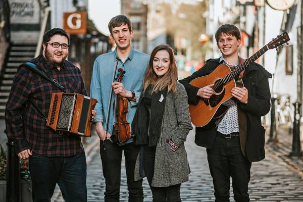 v.l.n.r.  Paddy Callaghan, Charlie Stewart, Iona Fyfe und Luc McNally sind bei der 2. Young Scots Trad Award Winner Tour im Glashaus Herten dabei. 
