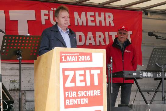 Den Erste Beigeordnete Volker Lindner richtete ein Grußwort an die Teilnehmerinnen und Teilnehmer. Den Erste Beigeordnete Volker Lindner richtete ein Grußwort an die Teilnehmerinnen und Teilnehmer.