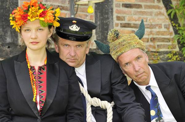 Im Februar stürmen die Bullemänner „rammdöösig“ die Kleinkunstbühne mit Ethnokabarett. Foto: Inka Vogel AGD