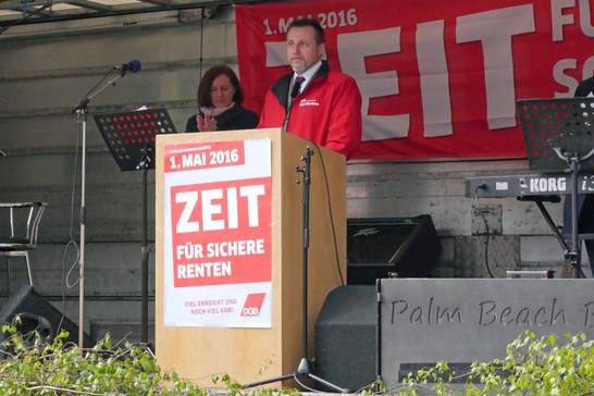 Hans-Jörg Gitzinger, stellvertretender Vorsitzender des DGB Herten, hielt die Eröffnungsrede. Hans-Jörg Gitzinger, stellvertretender Vorsitzender des DGB Herten, hielt die Eröffnungsrede.