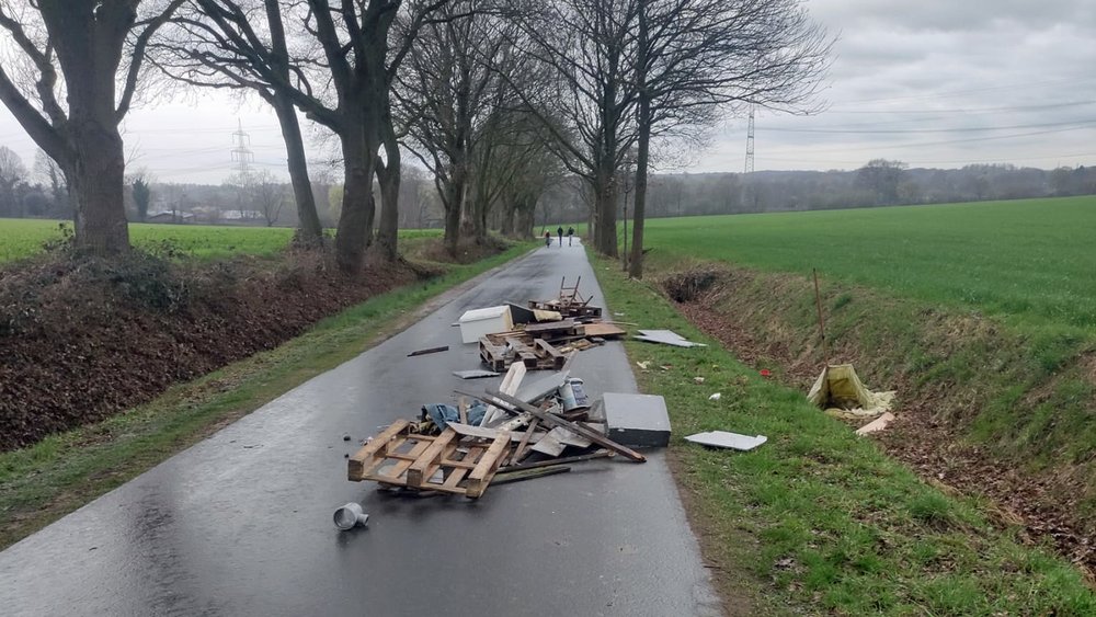 Wilde Müllkippe im Talweg (1)