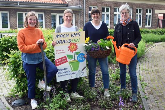 Unter dem Motto „Mach was draussen“ rufen die Städte Herten und Gelsenkirchen gemeinsam zum Vorgartenwettbewerb auf. Gartenfreunde aus allen Stadtteilen können teilnehmen. Im Bild von links: Nora Mrowitzki, Dr. Sabine Rickelt, Anne Feldhege und Ute Ellermann.