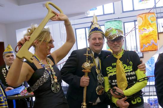 Prinzessin Sandra I. und ihr Prinz Patrick I. haben den goldenen Schlüssel für das Rathaus von Bürgermeister Fred Toplak übernommen. 