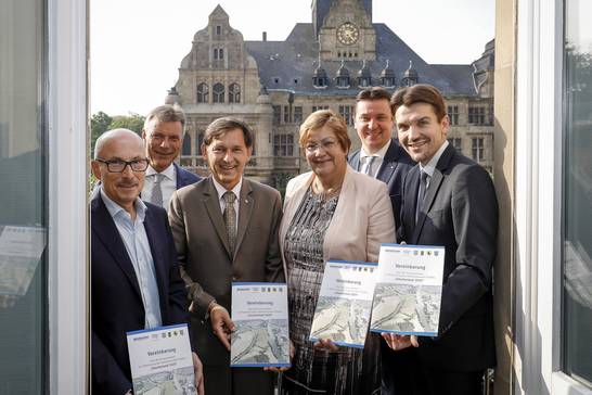 Hertens Bürgermeister Fred Toplak, Recklinghausens Bürgermeister Christoph Tesche, Dr. Frank Dudda, Oberbürgermeister der Stadt Herne, Karola Geiß-Netthöfel, Regionaldirektorin des Regionalverbandes Ruhr , Dr. Uli Paetzel, Vorstandsvorsitzender der E