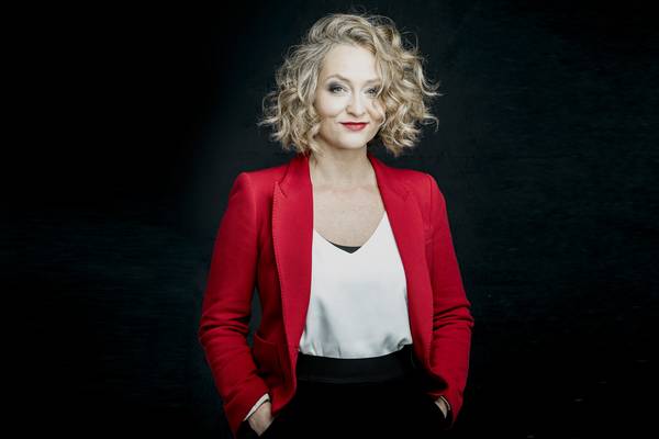 Am Donnerstag, 14. September, begeistert Anne Folger am Klavier und mit einer großen Portion Ironie um 20.07 Uhr das 7nach8-Publikum (Foto: Agentur Annette Fülle)
