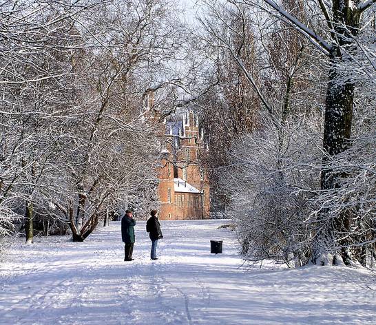 Schnee im Schlosspark (01.04)