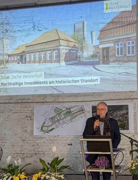 Bürgermeister Matthias Müller begrüßt Unternehmerinnen und Unternehmer aus Herten und Recklinghausen im Rahmen von "Wirtschaft im Kontakt" auf der Neuen Zeche Westerholt.