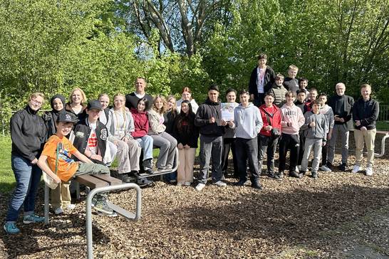 Die Schülerinnen und Schüler der Klasse 7b der Martin-Luther-Schule gingen beim diesjährigen Putztag gemeinsam auf Müllsuche.