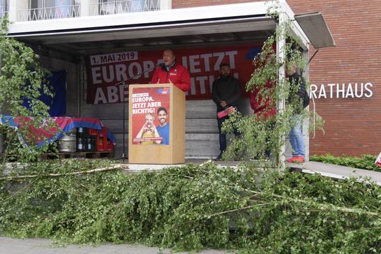 Thomas Prinz, Sprecher der Hertener IG BCE und Vorstandsmitglied im DGB-Ortsverband Herten, forderte Steuergerechtigkeit und eine gerechte Einkommensverteilung in Europa. Thomas Prinz, Sprecher der Hertener IG BCE und Vorstandsmitglied im DGB-Ortsverband Herten, forderte Steuergerechtigkeit und eine gerechte Einkommensverteilung in Europa.