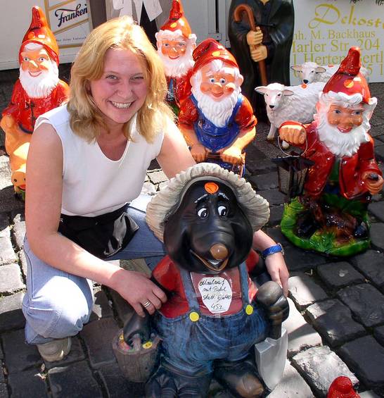 Maulwurf beim Blumenmarkt (05.03) Maulwurf beim Blumenmarkt (05.03)