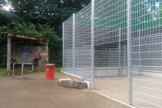 Der neue Ballspielbereich am Spielplatz Adalbertstraße ist ab heute offiziell freigegeben.