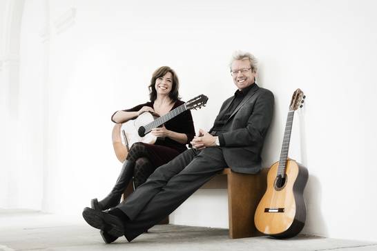 Die Kanadierin Dale Kavanagh und der Deutsche Thomas Kirchhoff bilden seit 1991 das Amadeus Guitar Duo. Die Kanadierin Dale Kavanagh und der Deutsche Thomas Kirchhoff bilden seit 1991 das Amadeus Guitar Duo.