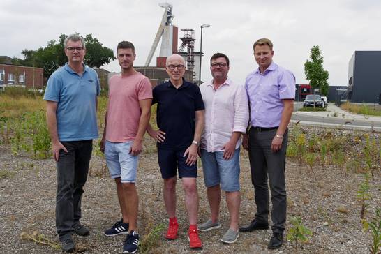 v.l. Benedikt Schmoll (Geschäftsführer EGSE),  Kevin Bianco (Bianco Fördertechnik), Bürgermeister Fred Toplak, Vito Bianco (Bianco Fördertechnik) und Stadtbaurat Christoph Heidenreich besuchen das neue Unternehmensgelände.