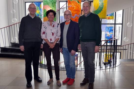Pfarrer Norbert Mertens, Fachbereichsleiterin Annegret Sickers, Bürgermeister Fred Toplak und Pfarrer Andreas Wilkens wollen mit einer Trauerfeier den Unbedachten gedenken. 