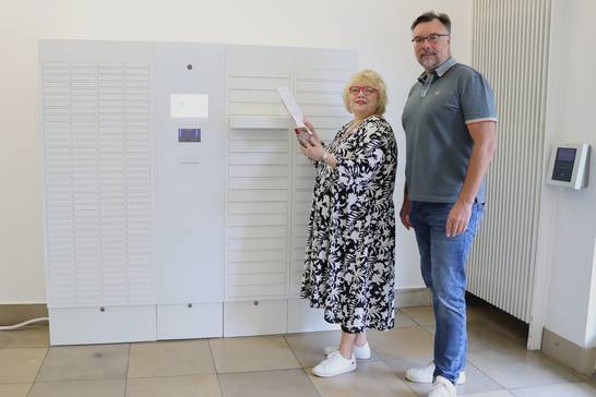 Sabine Seibel, Mitarbeitende des Dezernats 2, und Jürgen Krystek, Leiter des Amtes Bürgerdienste in Herten, freuen sich über das neue Serviceangebot der Stadt Herten. Sabine Seibel, Mitarbeitende des Dezernats 2, und Jürgen Krystek, Leiter des Amtes Bürgerdienste in Herten, freuen sich über das neue Serviceangebot der Stadt Herten.