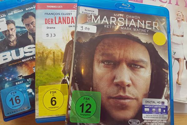 Die Stadtbibliothek hat verschiedene Spiel-, Sach- oder Musikfilme auf Bluray oder DVD im Angebot.