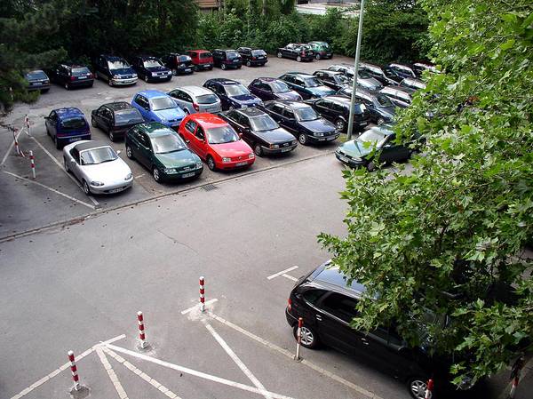 Parken im Rathaus-Innenhof (06.03)