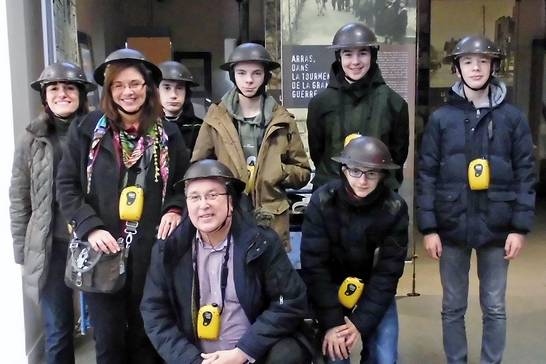 Besuch der Carrière Wellington - Hinten von links: Anja Thiele, Leon Kesseboom, Erik Rauter, Tom Ahmann, Lukas Kampermann.
Vorne von links: Silvia Godde, Detlef Fronda, Til Chochollek. Besuch der Carrière Wellington - Hinten von links: Anja Thiele, Leon Kesseboom, Erik Rauter, Tom Ahmann, Lukas Kampermann.
Vorne von links: Silvia Godde, Detlef Fronda, Til Chochollek.