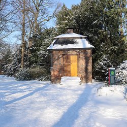 
                                Tabakhaus im Winter
                            