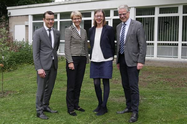 Dr. Karsten Schneider, Dorothee Feller, Monika Engel und Peter Brautmeier (v.l.) haben sich für ein Gespräch in der VHS in Herten getroffen. 