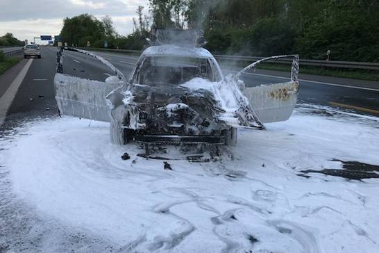 Aufgrund des Rettungseinsatzes staute sich der Verkehr auf der A2 einige Kilometer. Aufgrund des Rettungseinsatzes staute sich der Verkehr auf der A2 einige Kilometer.