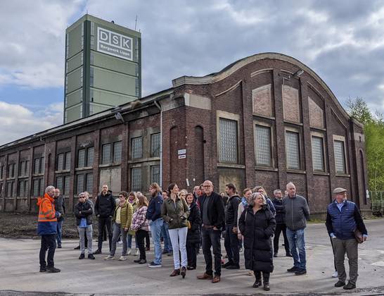Bei einer Führung über das Gelände im Rahmen von "Wirtschaft im Kontakt" lernen Vertreterinnen und Vertreter von Unternehmen aus Herten und Recklinghausen die Neue Zeche Westerholt kennen. Bei einer Führung über das Gelände im Rahmen von "Wirtschaft im Kontakt" lernen Vertreterinnen und Vertreter von Unternehmen aus Herten und Recklinghausen die Neue Zeche Westerholt kennen.