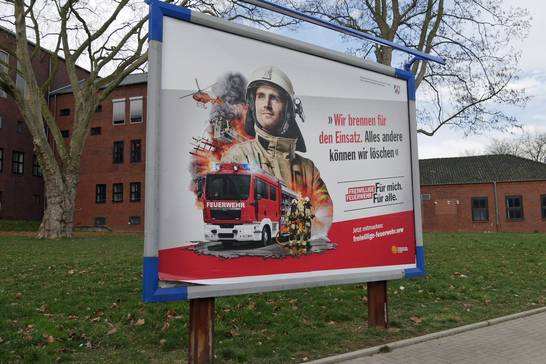 19 Plakate in Herten machen auf die Aktion der Freiwilligen Feuerwehr aufmerksam.