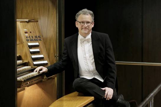Michael Schönheit, Organist im Leipziger Gewandhaus, ist mit einem Kammerensemble unter dem Titel „Weihnacht im Wandel der Jahrhunderte“ zu Gast. Michael Schönheit, Organist im Leipziger Gewandhaus, ist mit einem Kammerensemble unter dem Titel „Weihnacht im Wandel der Jahrhunderte“ zu Gast.