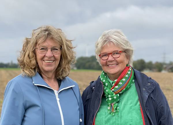 Bei der Veranstaltung liest die Gladbecker Autorin Brigitte Vollenberg (rechts) lausgewählte Krimi-Texte, passend dazu spielt Marianne Wüstefeld (links) am Klavier (Foto: Nora Bojarra).
