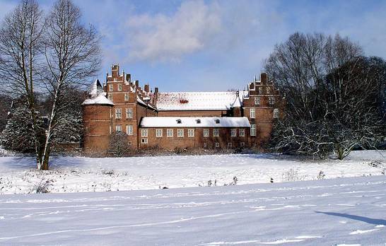 Schloss im Schnee (01.04)
