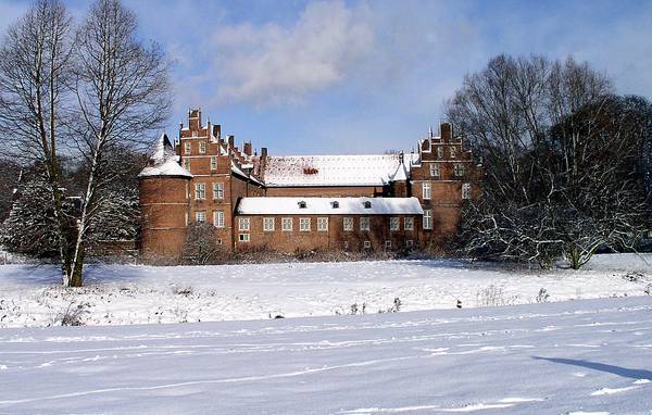 Schloss im Schnee (01.04)