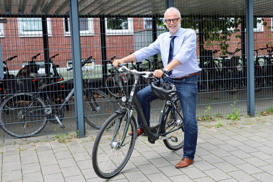 Bürgermeister Matthias Müller nimmt an der Auftakttour des Hertener Stadtradelns 2021 teil.