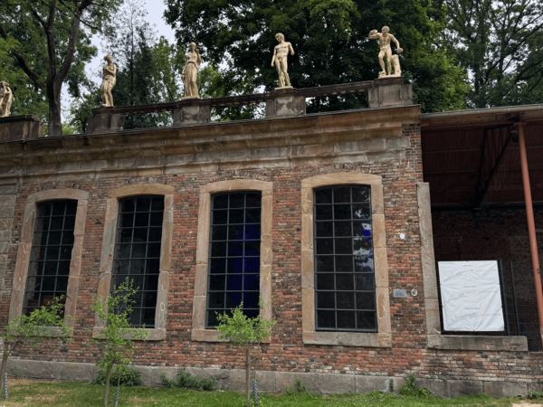 Neue Figuren auf der Orangerie (1)