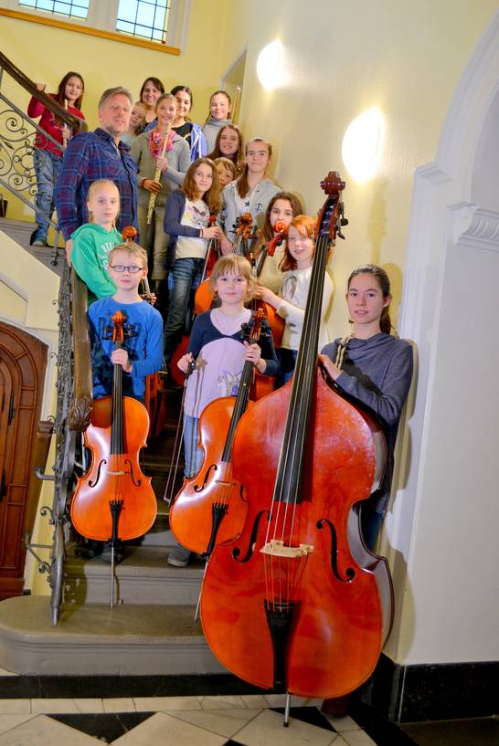 Aus der Idee, ein städteübergreifendes Nachwuchsorchester zu gründen, entstanden 2006 die Mini-Sinfos. Schülerinnen und Schüler zwischen 8 und 15 Jahren der Musikschulen Herten und Recklinghausen sammeln dort erste Erfahrungen im Orchesterspiel. Die Aus der Idee, ein städteübergreifendes Nachwuchsorchester zu gründen, entstanden 2006 die Mini-Sinfos. Schülerinnen und Schüler zwischen 8 und 15 Jahren der Musikschulen Herten und Recklinghausen sammeln dort erste Erfahrungen im Orchesterspiel. Die