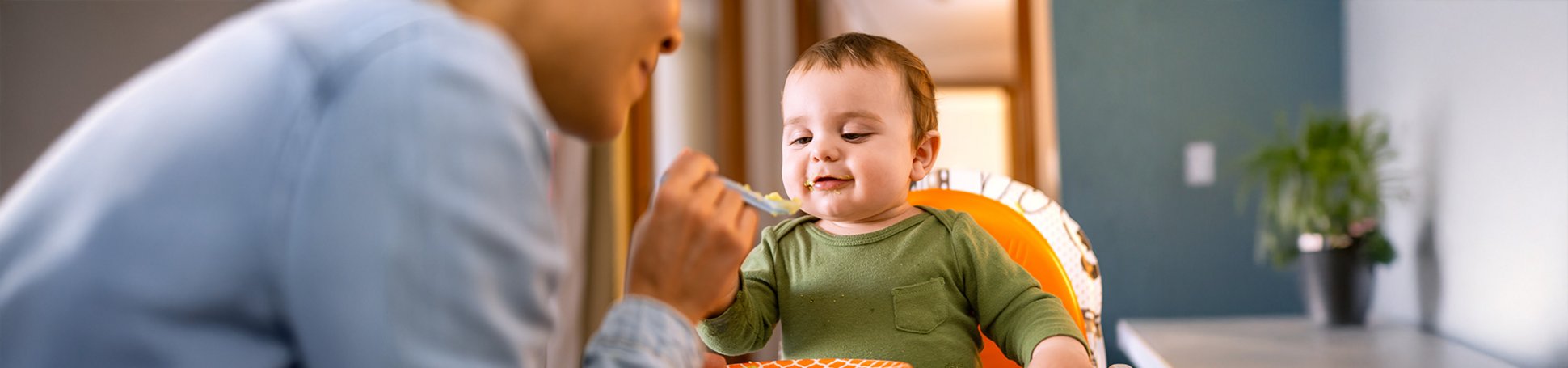 Baby wird gefüttert