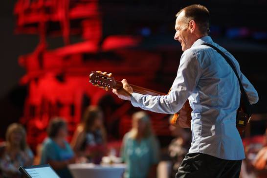 Stefan Nussbaum freut sich auf das gemeinsame Singen in Herten. Alle Interessierten sind zum MitSingDing eingeladen. (Foto: Volker Wiciok)